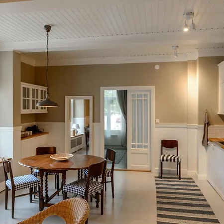 Charming Two-room In An Old 19th-century Wooden House Lägenhet *