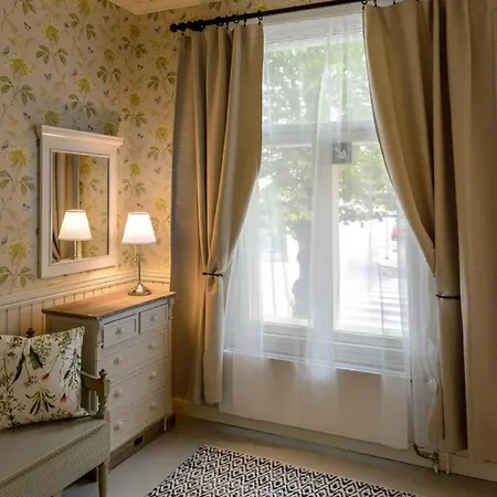 Charming Two-room In An Old 19th-century Wooden House * Hangö