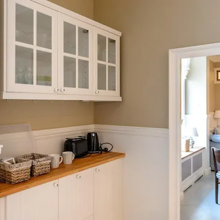 Charming Two-room In An Old 19th-century Wooden House Lägenhet Hangö